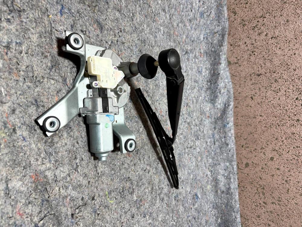 2007-2017 Jeep Patriot Compass Rear Wiper Motor OEM 05116146AE with Blade – photo 3