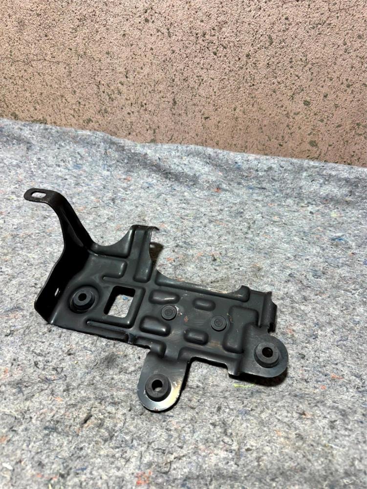 2007-2017 Jeep Patriot 2.4L Gas Engine Battery Tray Holder Bracket Support OEM – photo 1