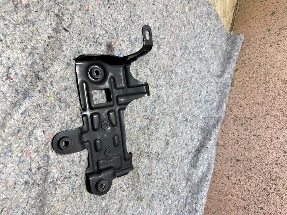 2007-2017 Jeep Patriot 2.4L Gas Engine Battery Tray Holder Bracket Support OEM – photo 3