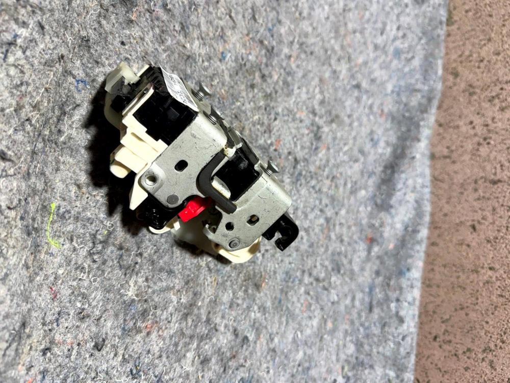 13-18 RAM 2500 3500 Lock Actuator Right Front Passnger OEM – photo 2