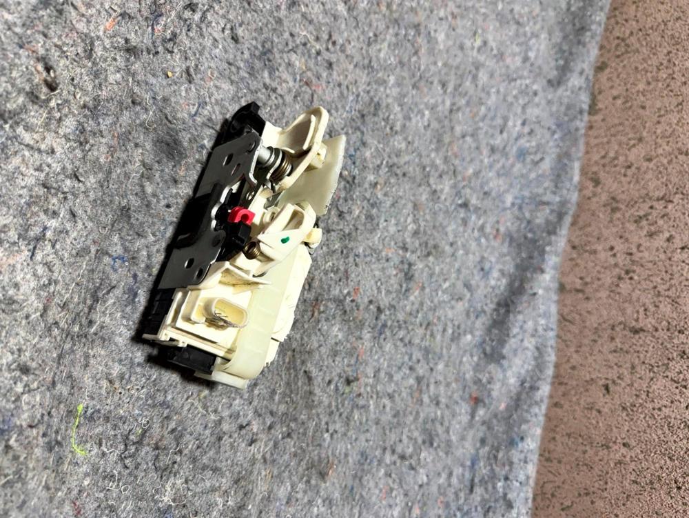13-18 RAM 2500 3500 Lock Actuator Right Front Passnger OEM – photo 3