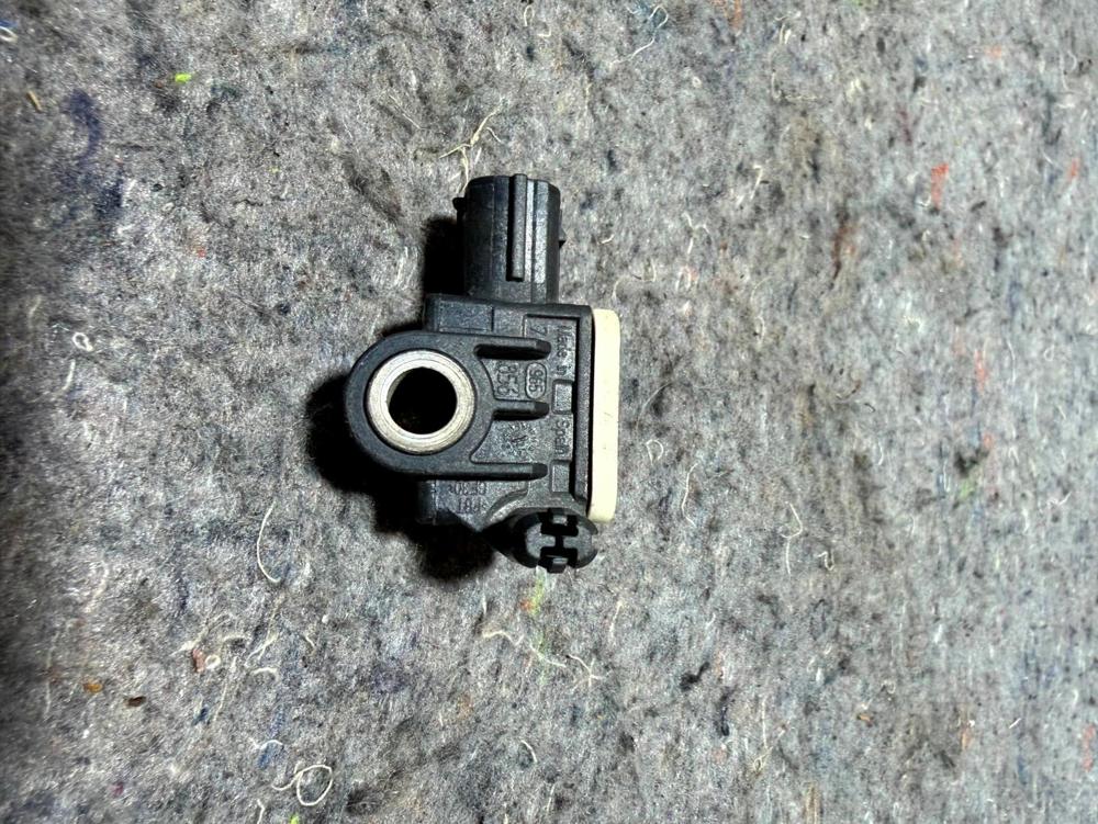 Nissan Infiniti Genuine Safety Sensor 98581-3JA0A – photo 2