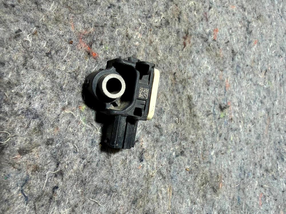 Nissan Infiniti Genuine Safety Sensor 98581-3JA0A – photo 4