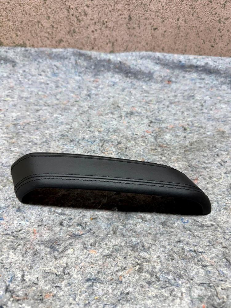 2014-2019 Maserati Ghibli Left Door Handle Trim Cover Assy 105804343C – photo 1