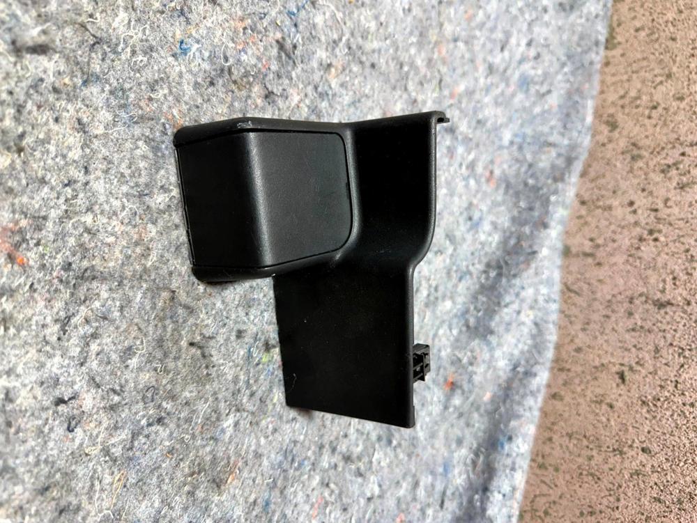 2010-2014 Jeep Patriot Front Right Passenger Side Seat Track End Cover Trim OEM – photo 3