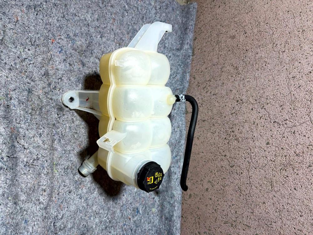 2020-2024 F550 Super Duty Tank Asy Radiator Overflow LC34-8A080-DA – photo 2