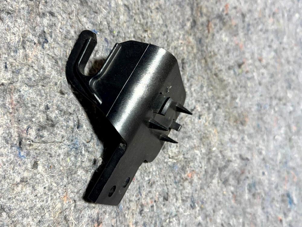 2008-2017 Jeep Patriot Passenger Side Radio Antenna Mount Braket Support OEM – photo 3