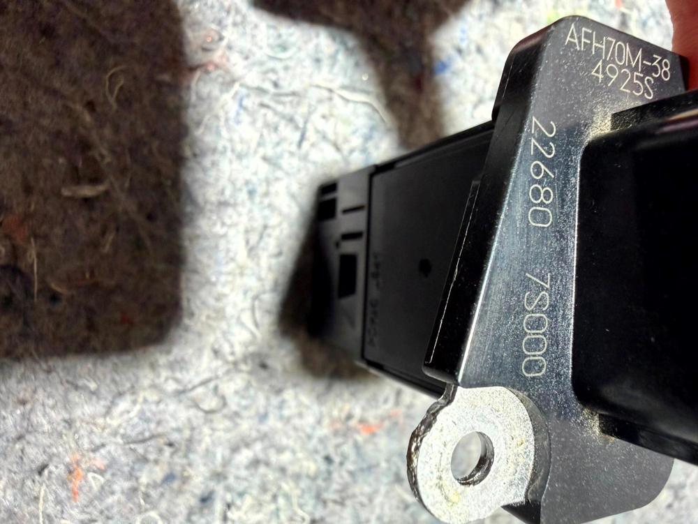 226807S000 OEM Nissan Mass Air Flow – photo 2