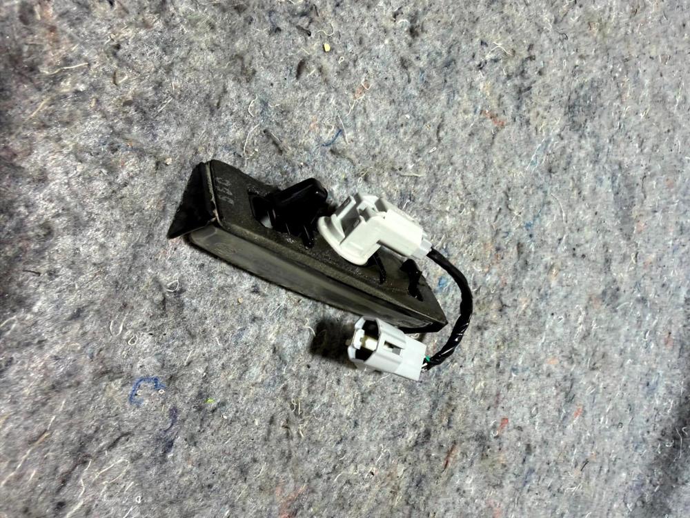 02-11 Toyota Camry Sedan Rear Trunk Lid License Plate Light Lamp OEM 81270-AA020 – photo 3