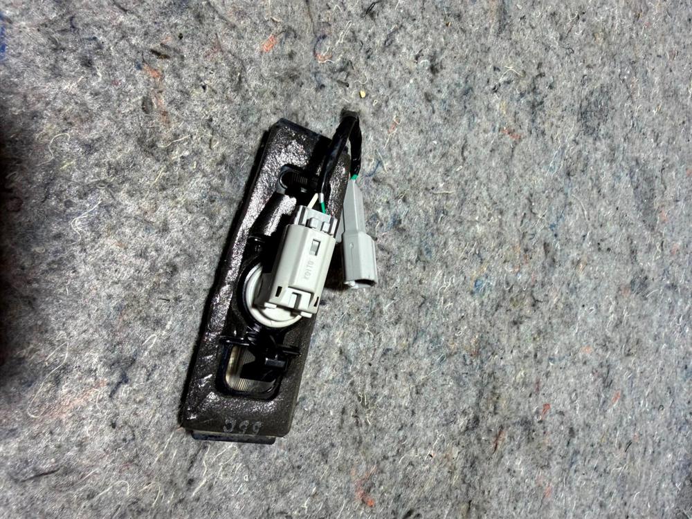 02-11 Toyota Camry Sedan Rear Trunk Lid License Plate Light Lamp OEM 81270-AA020 – photo 4