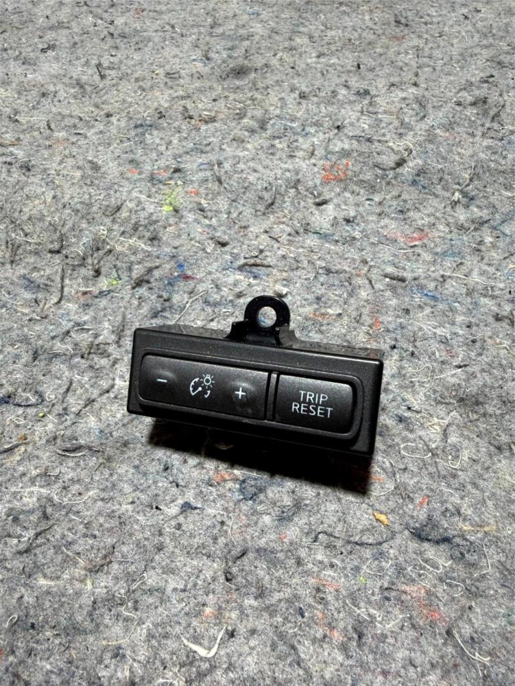 2016-2019 Nissan Titan Xd OEM Left Front Dash Trip Reset Button – photo 1