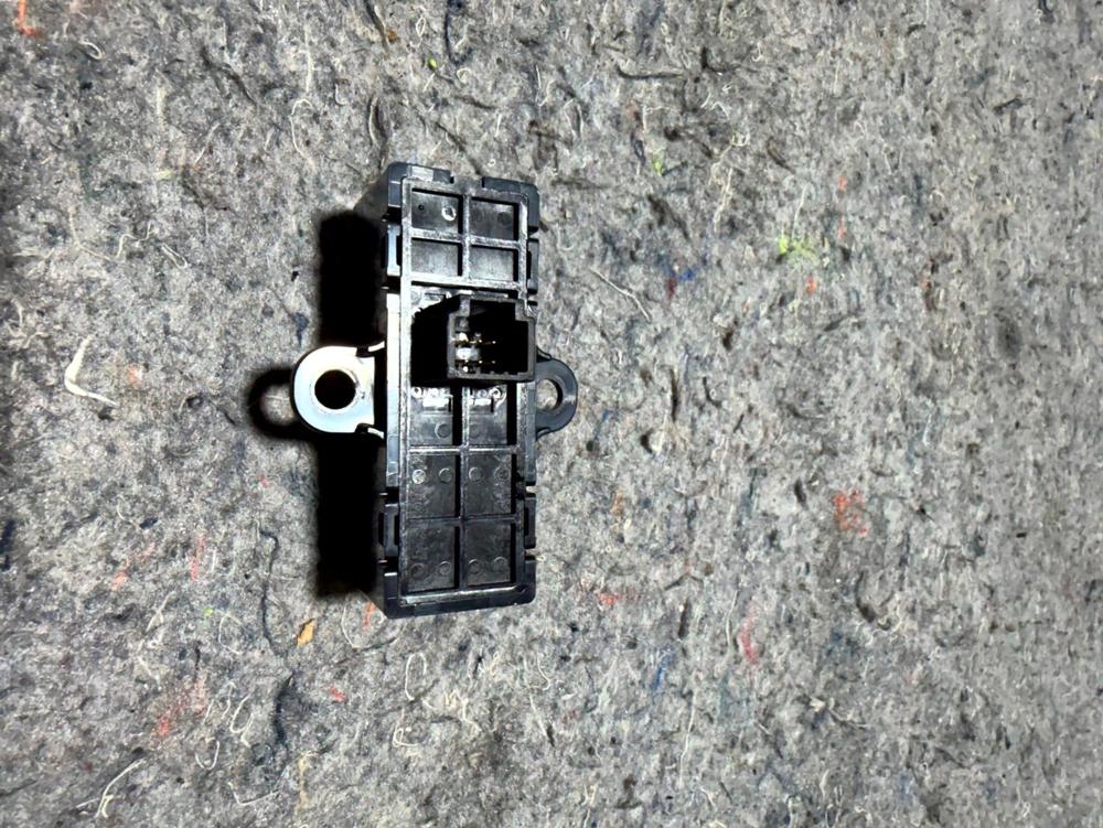 2016-2019 Nissan Titan Xd OEM Left Front Dash Trip Reset Button – photo 2