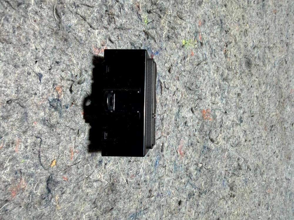 2016-2019 Nissan Titan Xd OEM Left Front Dash Trip Reset Button – photo 4