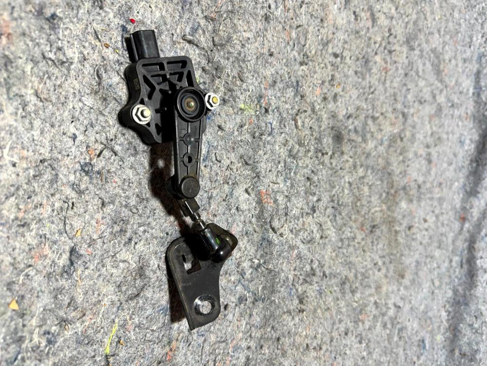 18-22 Ford Mustang GT Passenger Right Rear Headlight Height Level Sensor OEM – photo 2