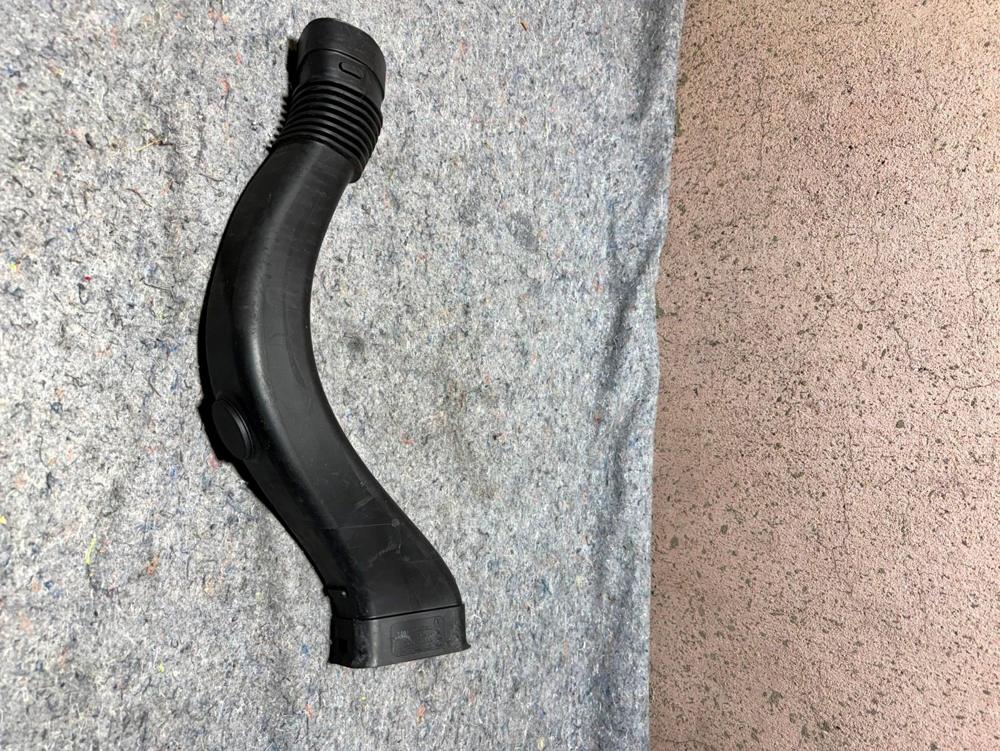 2009-2017 BMW F07 550GT 4.4L N63 Engine Intake Air Duct 1371 7624030-01 OEM – photo 4