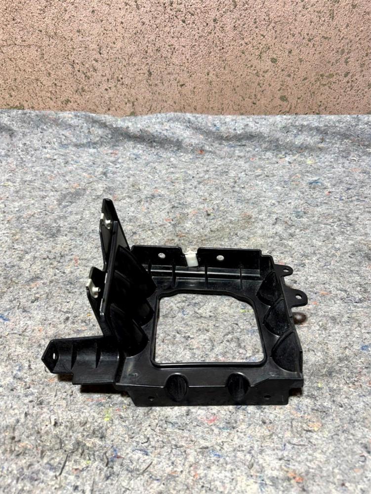 2019 Ford Mustang Bumper Bracket LH FR3B17E851AD – photo 1