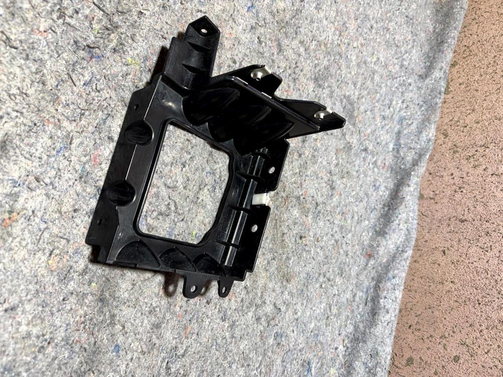2019 Ford Mustang Bumper Bracket LH FR3B17E851AD – photo 3