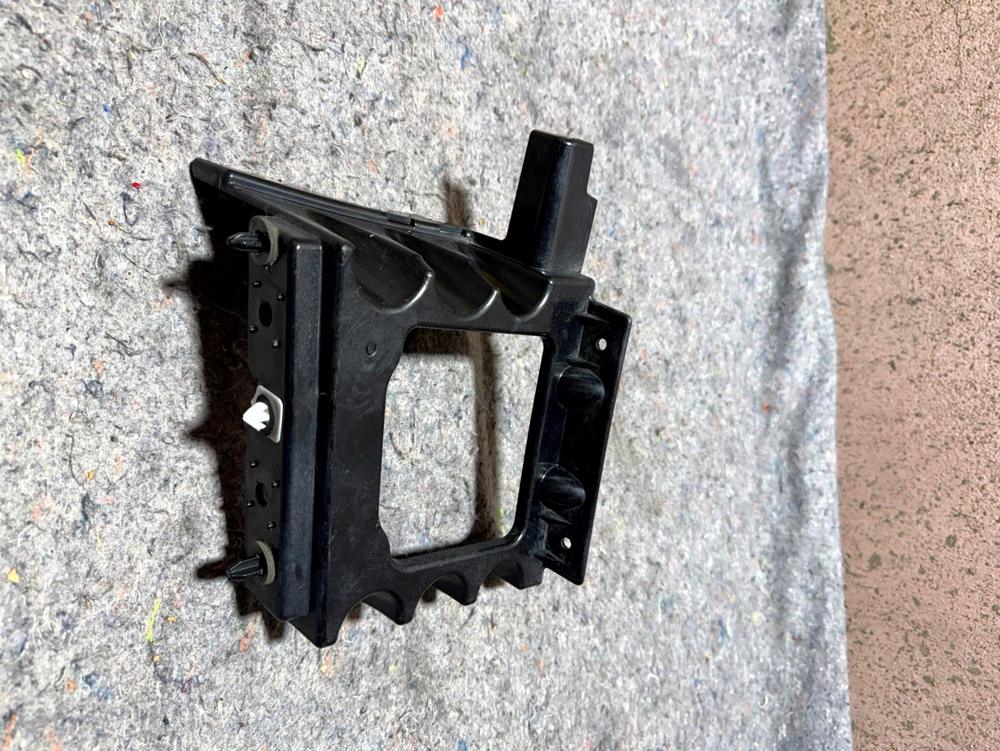 2019 Ford Mustang Bumper Bracket LH FR3B17E851AD – photo 4