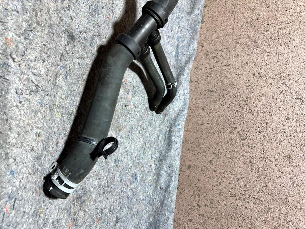 2015 Ford F150 Crew Max 5.0L Engine Coolant Moulded Radiator Hose OEM – photo 2