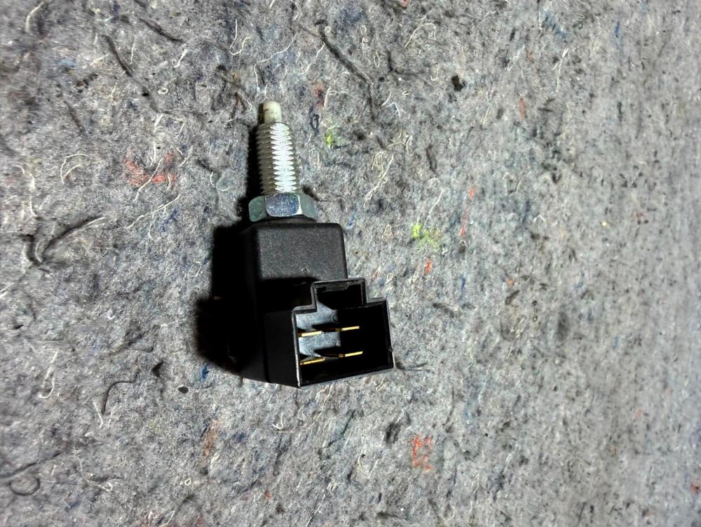 OEM 938103K000 Stop Brake Light Lamp Switch for Hyundai – photo 3