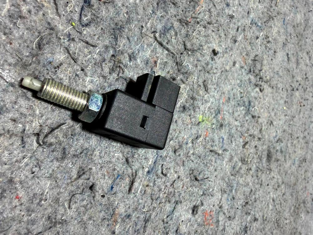 OEM 938103K000 Stop Brake Light Lamp Switch for Hyundai – photo 4