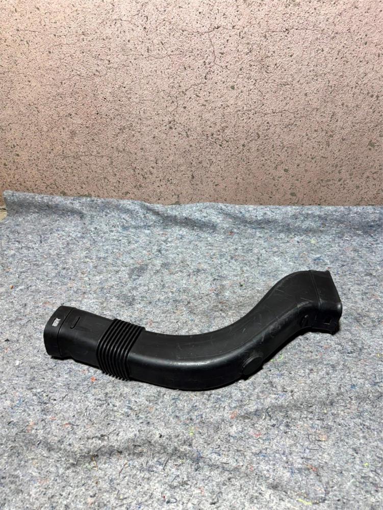 2012-2014 BMW 650i Right Air Intake Duct Tube OEM 13717624031 – photo 1