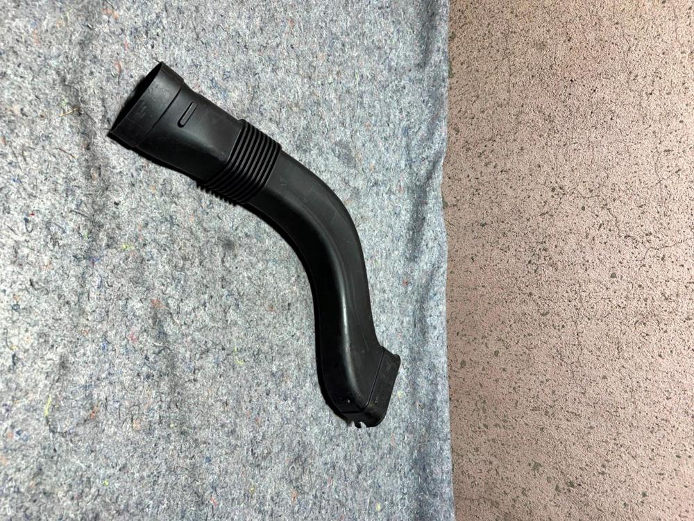 2012-2014 BMW 650i Right Air Intake Duct Tube OEM 13717624031 – photo 2