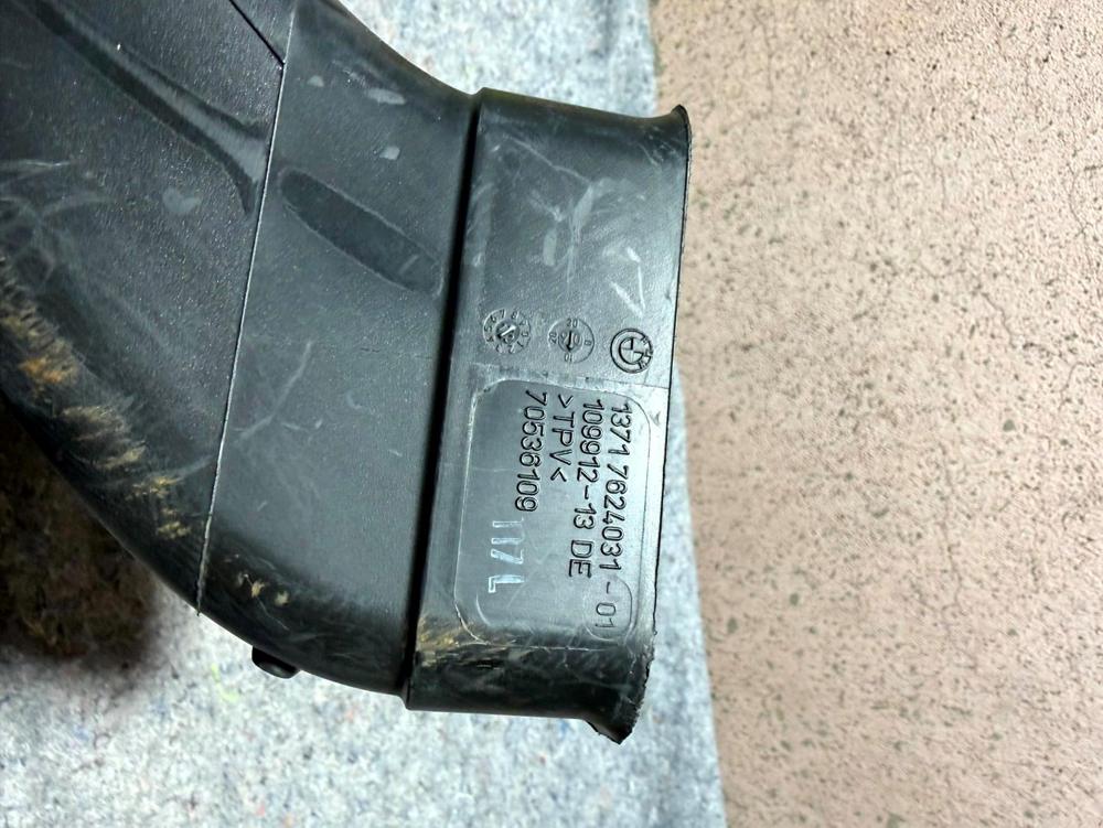 2012-2014 BMW 650i Right Air Intake Duct Tube OEM 13717624031 – photo 4