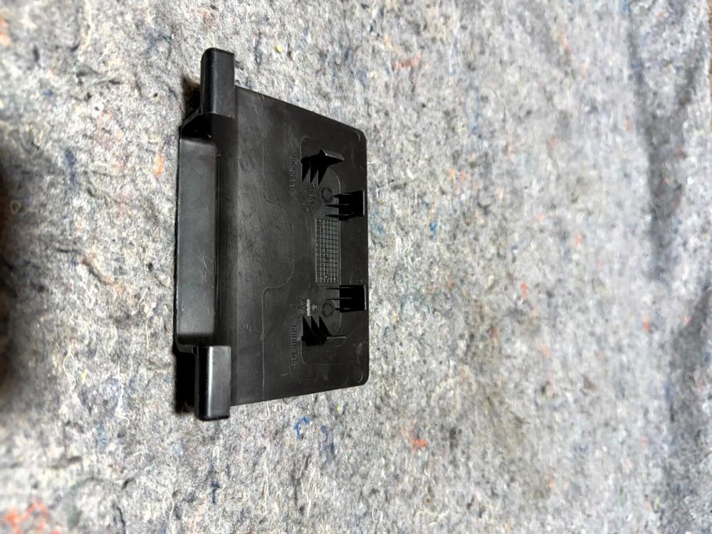 2014-2024 Maserati Ghibli Trunk Right Side AUX USB Port Sover Trim Panel OEM – photo 4