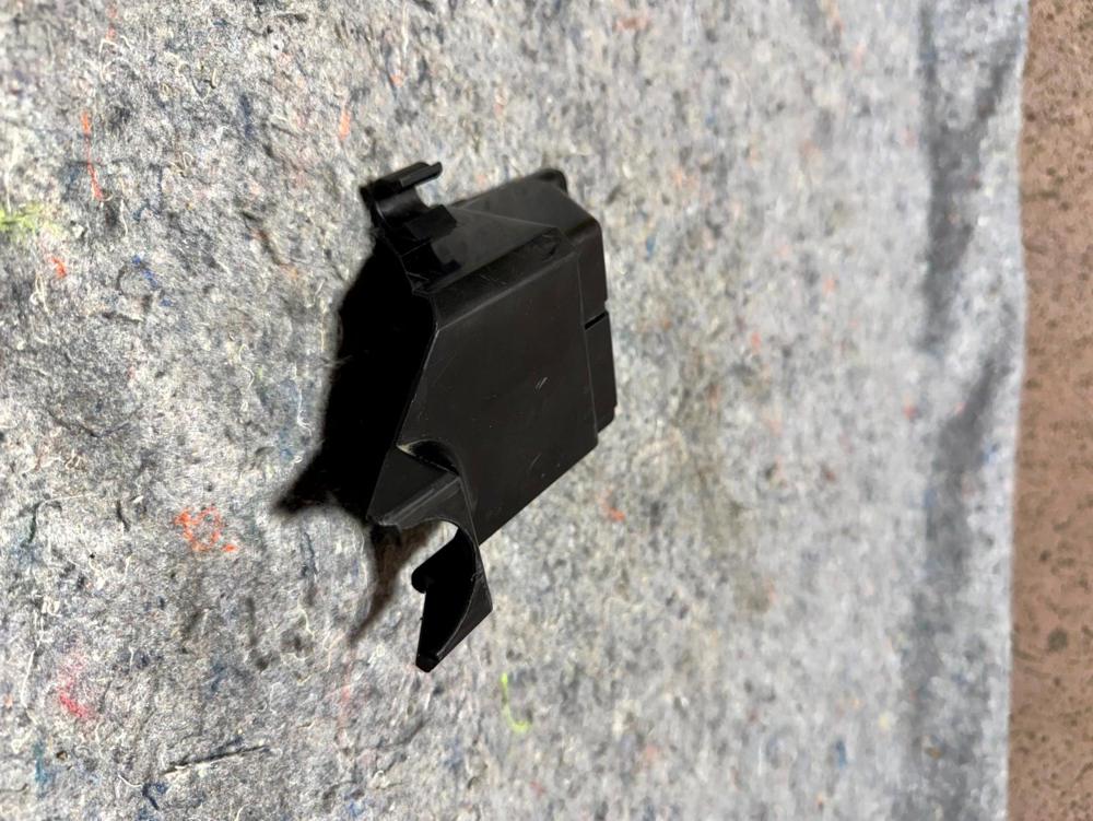 7154608930 Cover Fuse Box 7154-6089-30 284B8 7Y001 Nis DE2383189-01 – photo 2