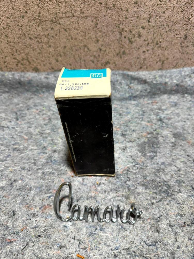 Gm Genuinee Camaro 3974594 Script Name Plate 71 72 73 74 – photo 1