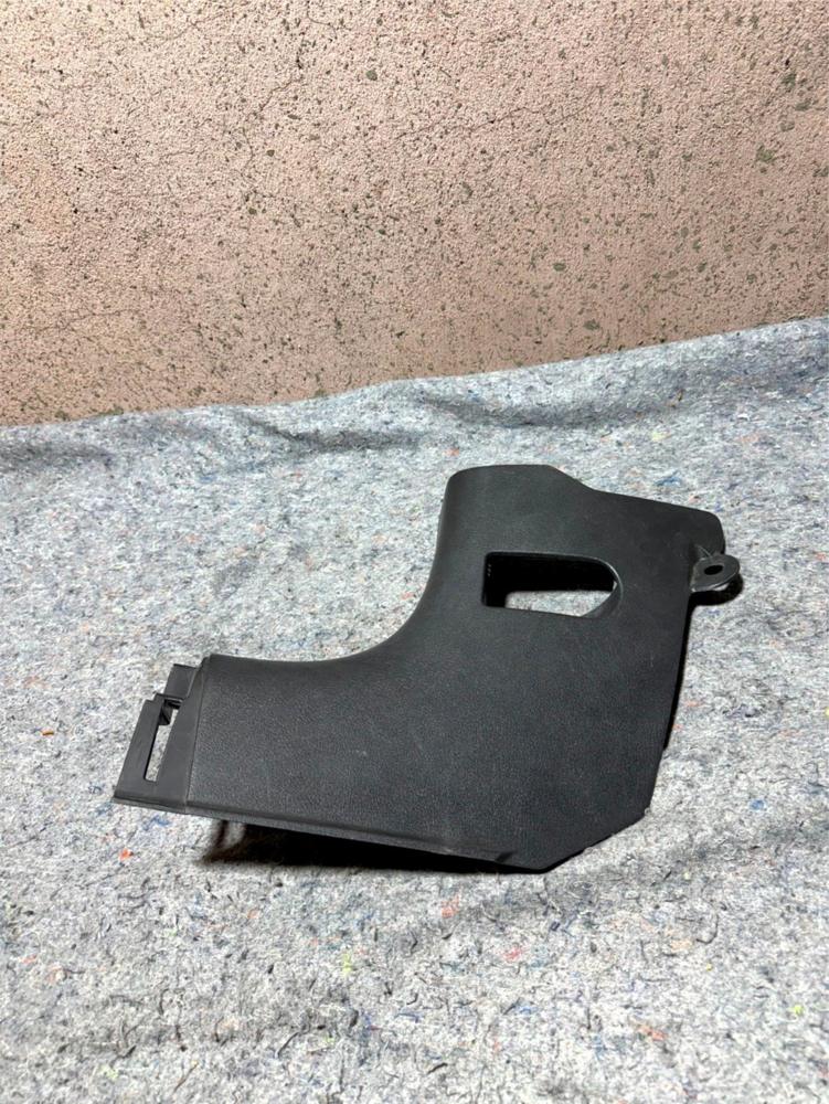 2014 Jeep Patriot Sport Front Left LH B Pillar Lower Cowl Door Trim Plastic – photo 1