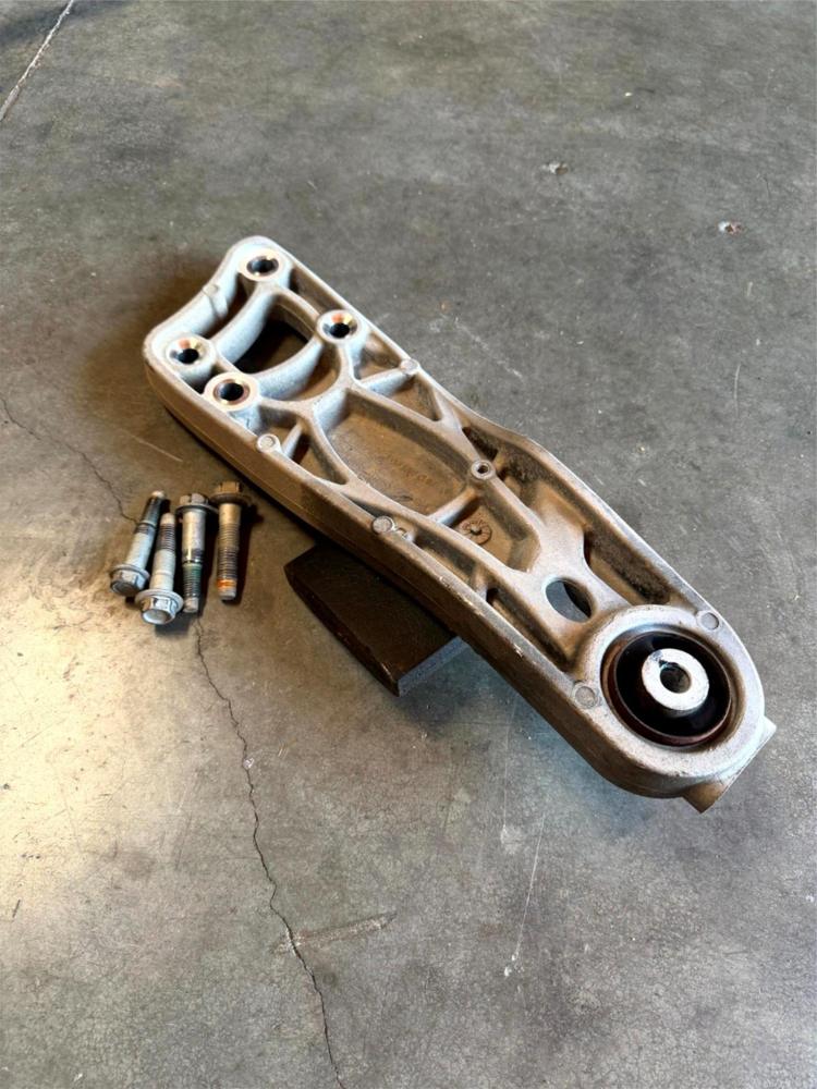 22-24 Ford Expedition Rear Suspension Right Side Differential Carrier Mount OEM – photo 1