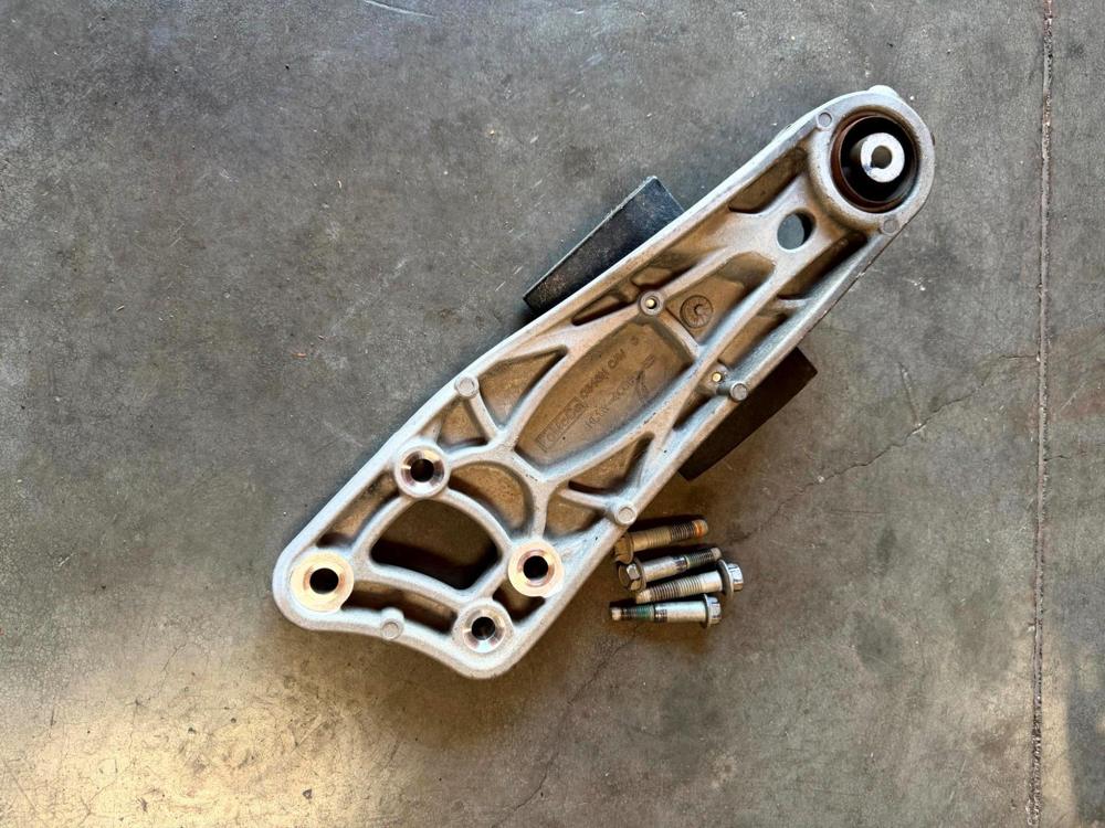 22-24 Ford Expedition Rear Suspension Right Side Differential Carrier Mount OEM – photo 2