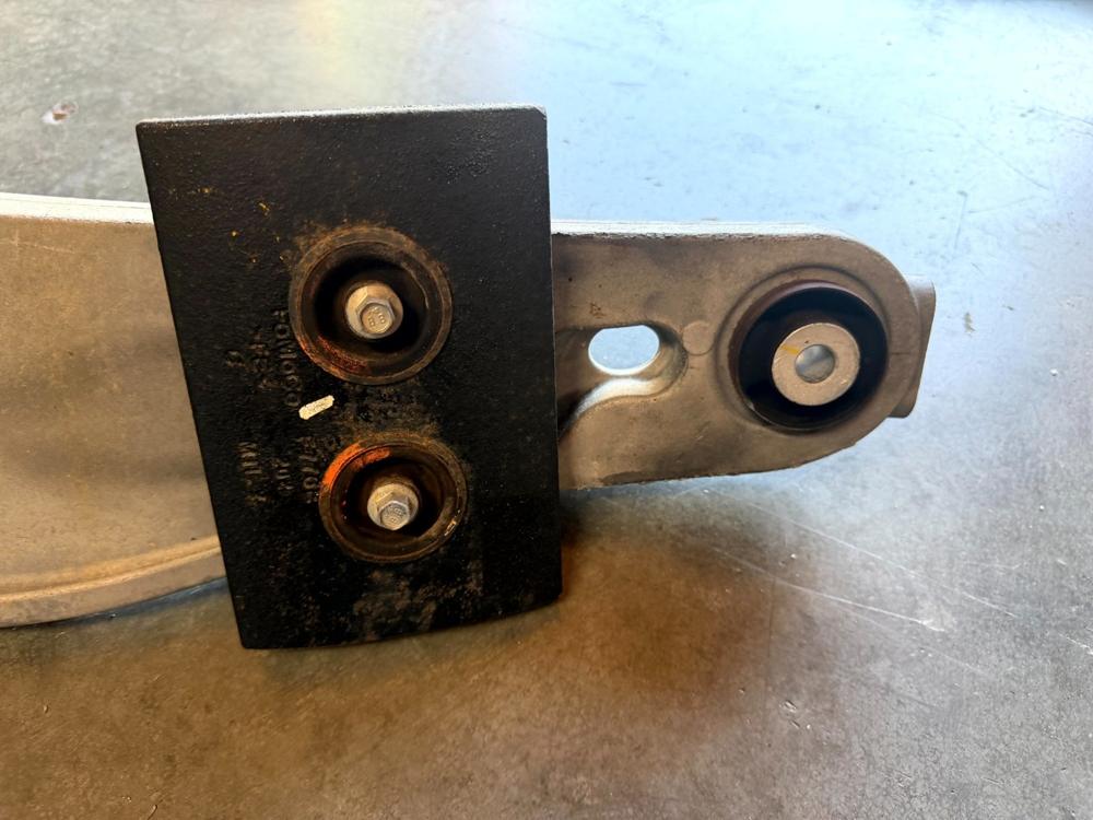 22-24 Ford Expedition Rear Suspension Right Side Differential Carrier Mount OEM – photo 3