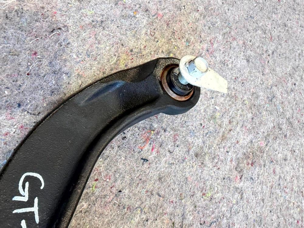 2016 Ford Mustang GT350 OEM Passenger RH Right Rear Upper Control Arm – photo 2