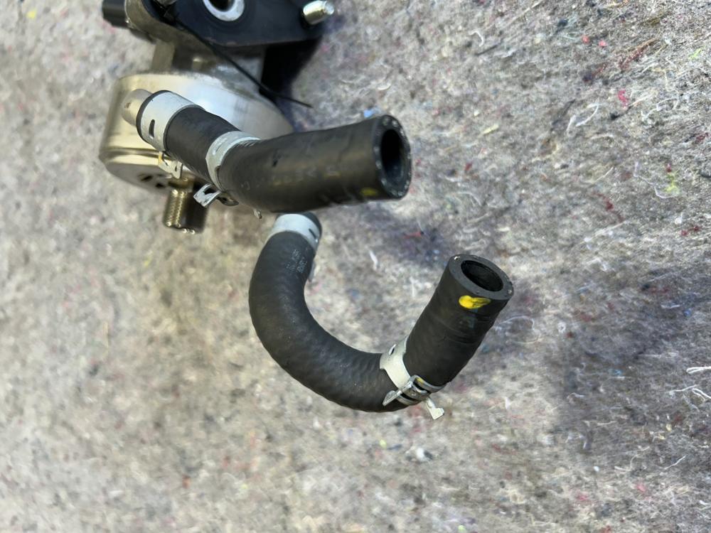 2014-2016 Hybrid 3.5 Infiniti Engine Oil Filter Bracket Housing OEM – photo 2
