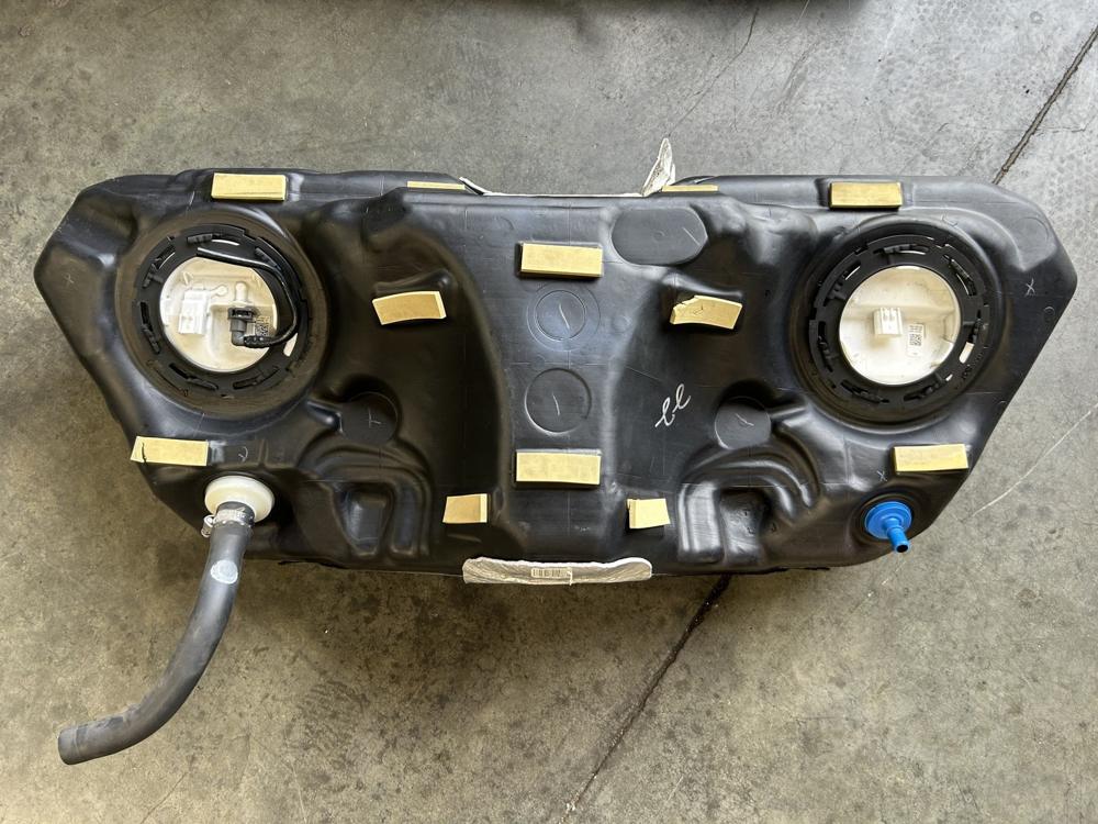 2016-2020 Ford Mustang Fuel Tank Gas Reservoir 5.2 GT350 JR3V9K007CF OEM – photo 1