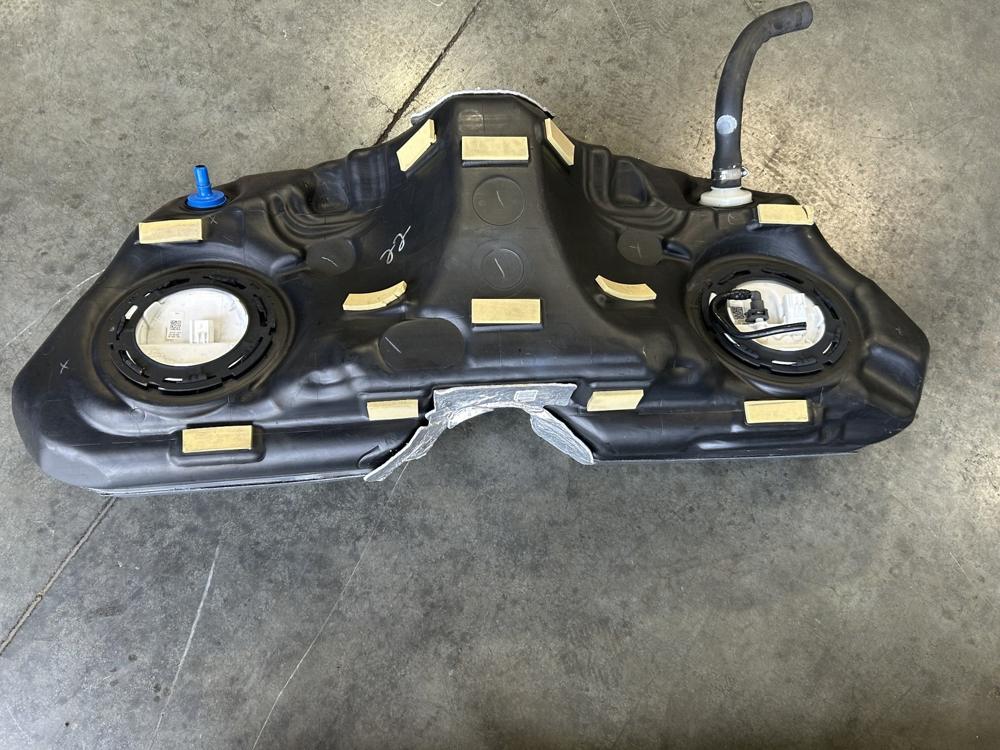 2016-2020 Ford Mustang Fuel Tank Gas Reservoir 5.2 GT350 JR3V9K007CF OEM – photo 2