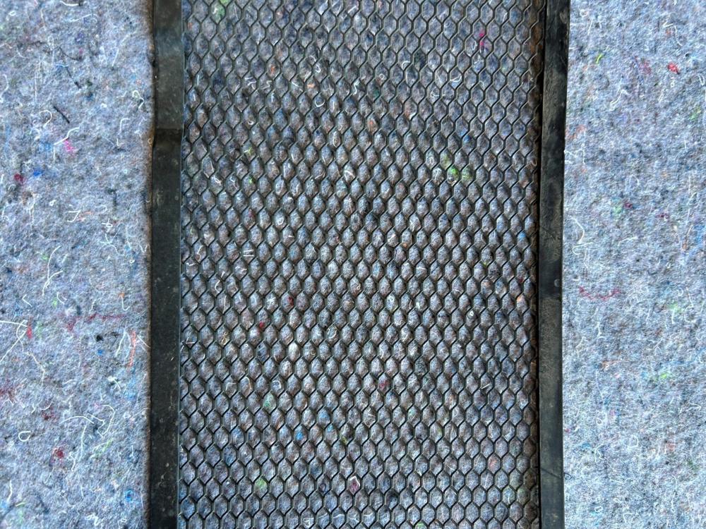 87-91 Ferrari 512 Tesstarossa Rear Upper Finishing Grille OEM – photo 2