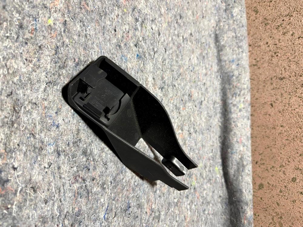 2012 Jeep Compass Passenger Front Inner Seat Bolt Cover 2162639 OEM – photo 2