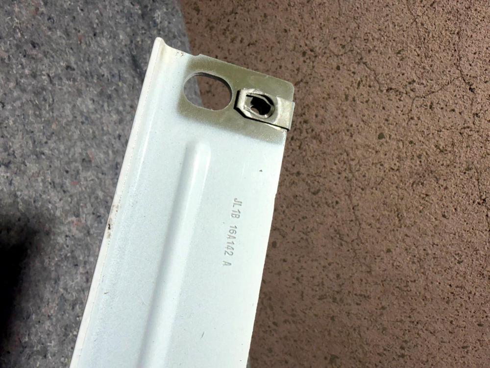 2018-2024 Lincoln Navigator Front Right Fender Mount Bracket White OEM A085A230 – photo 4