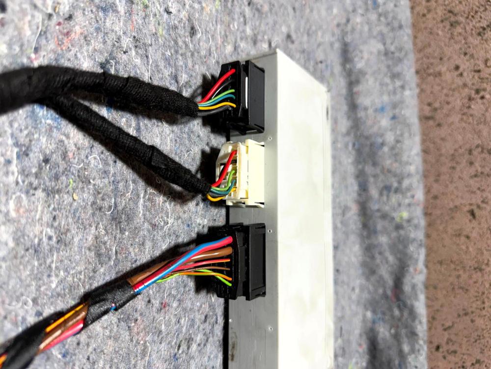 BMW 5 Series F10 F11 Rear Tailgate Control Module Unit F005V01106 2010-2017 – photo 2