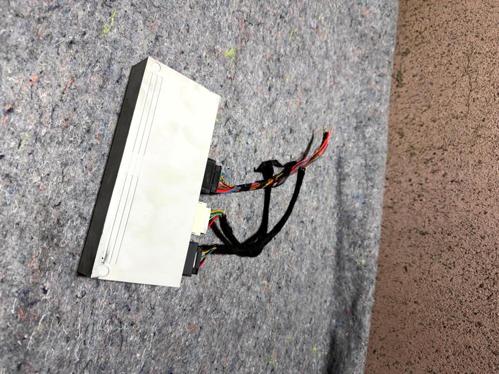 BMW 5 Series F10 F11 Rear Tailgate Control Module Unit F005V01106 2010-2017 – photo 4