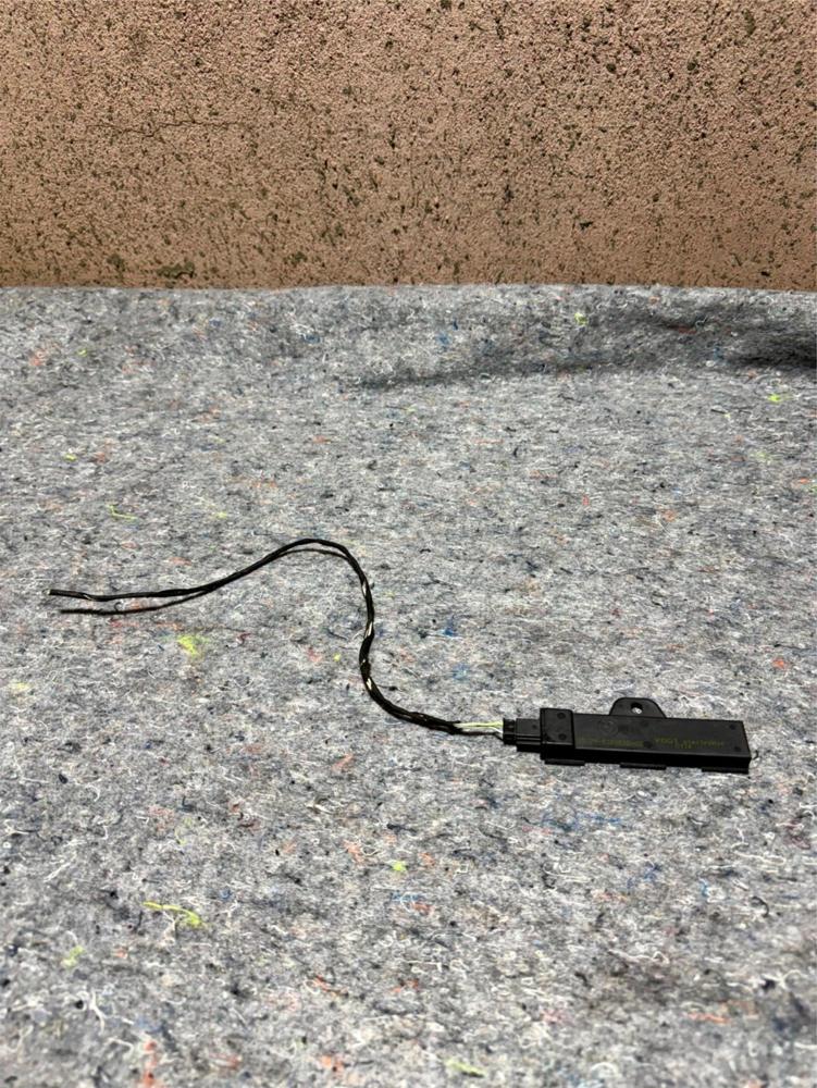 2012 BMW 750 Keyless Comfort Access Antenna Amplifier Module OEM 9220832-02 – photo 1