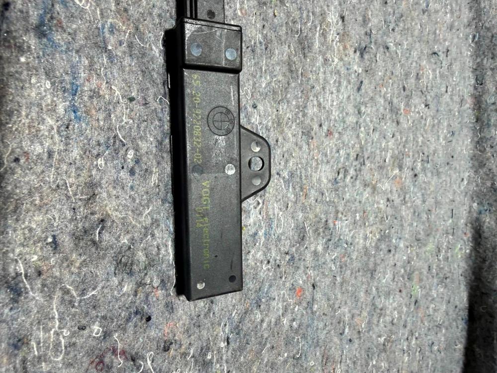 2012 BMW 750 Keyless Comfort Access Antenna Amplifier Module OEM 9220832-02 – photo 4