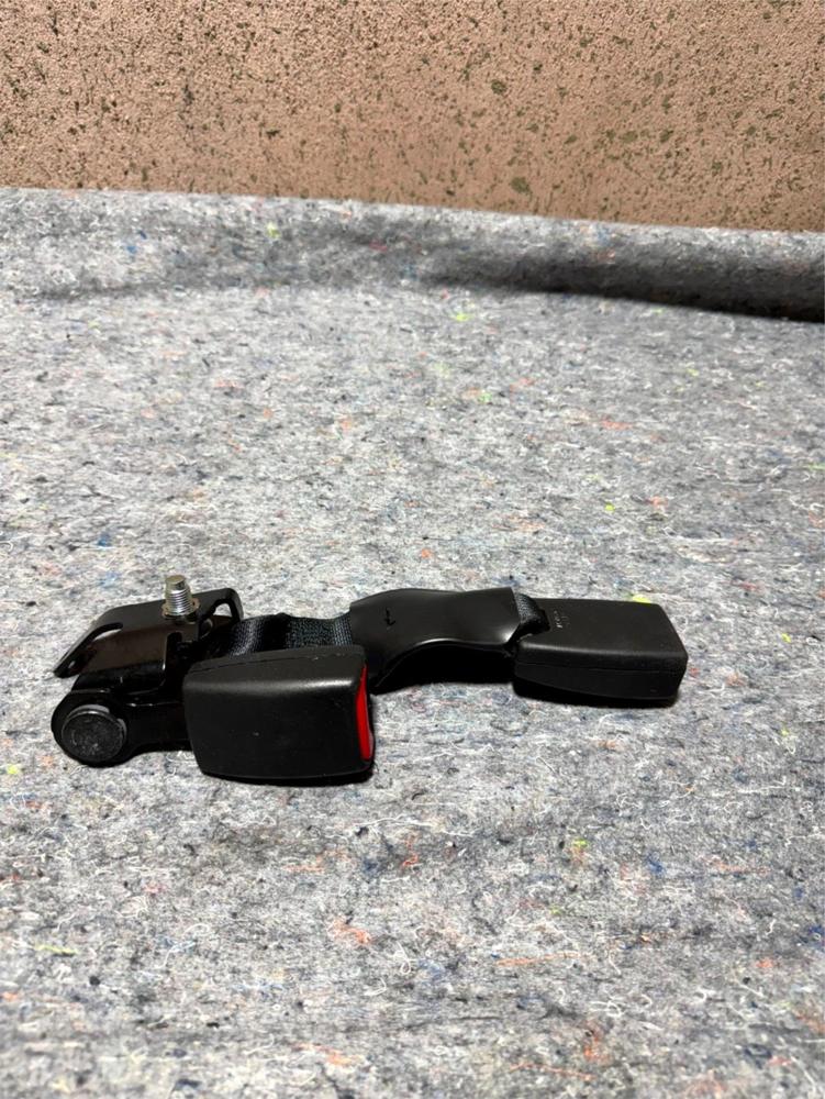 2014-2022 Infiniti Q50 Right Rear Seat Belt Buckle OEM – photo 1