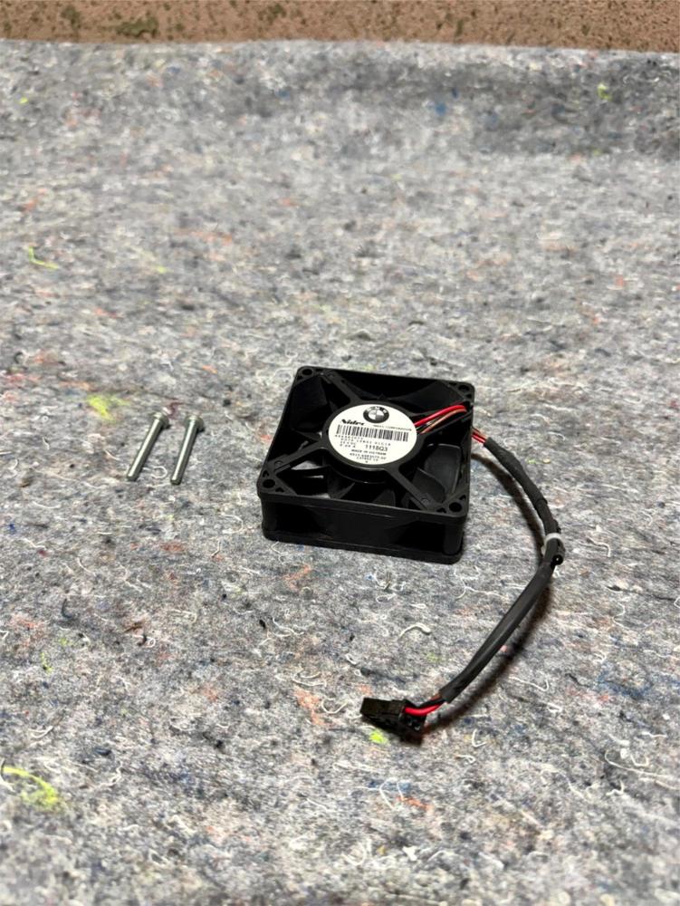 09-15 BMW F01 F02 750I Amplifier Amp Audio System Cooling Fan AX6983075 OEM – photo 1