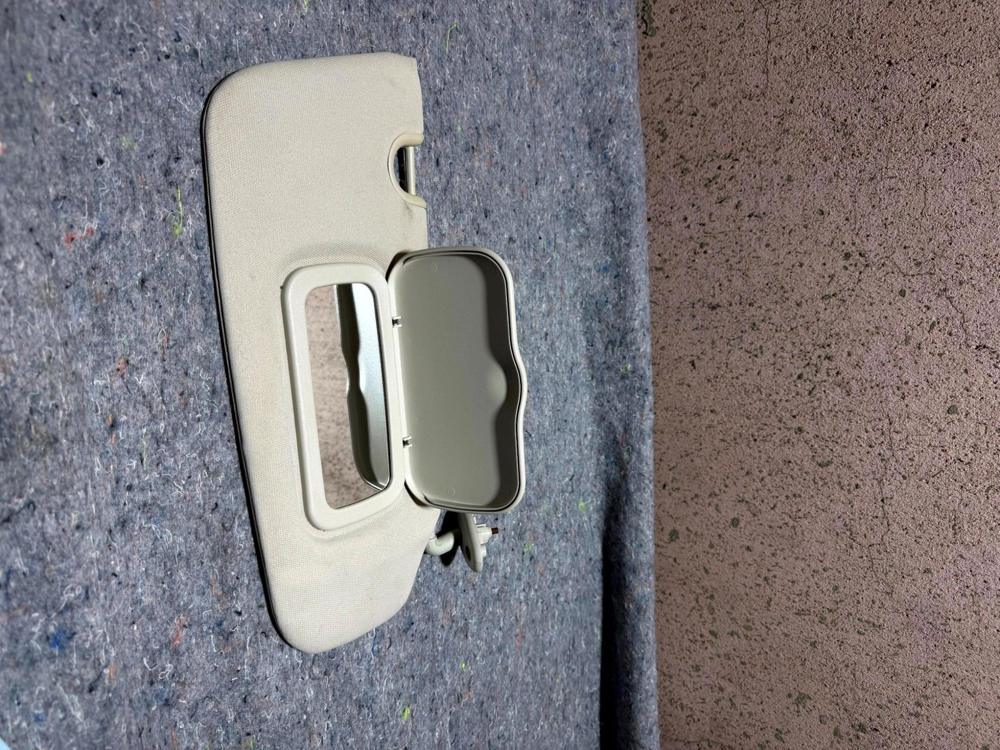 2007-2017 Jeep Patriot Passenger Sun Visor Beige OEM – photo 3