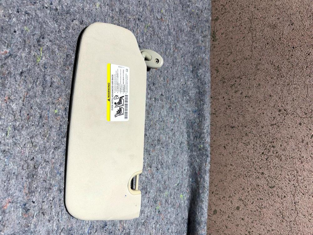2007-2017 Jeep Patriot Passenger Sun Visor Beige OEM – photo 4